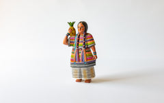 Tänzerin in farbiger Tracht aus Mexiko