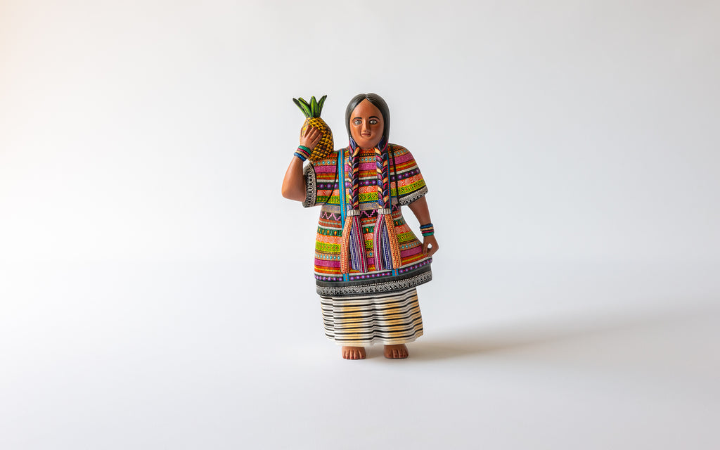 Pineapple Dancer: Bemalte Holzarbeit