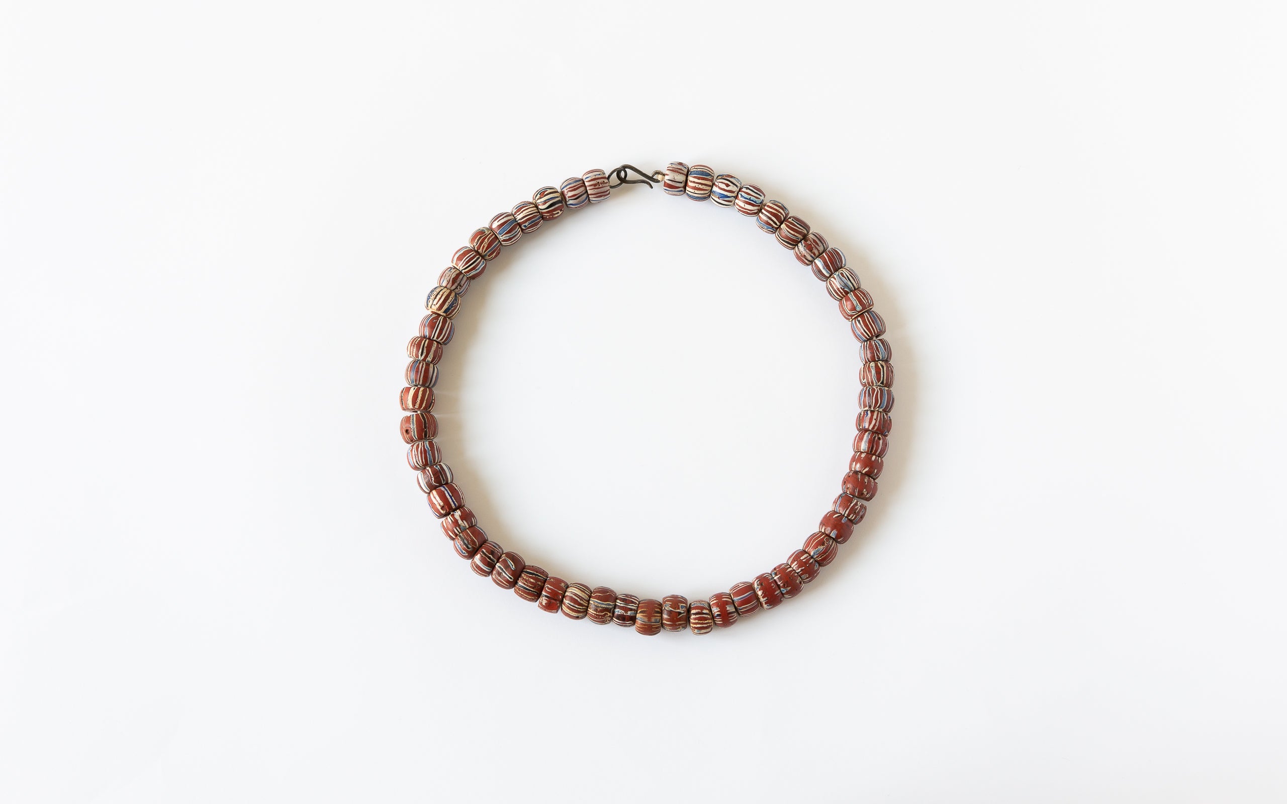 Halskette aus alten Venezianischen Chevronperlen.