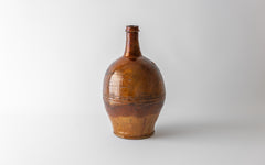 Flasche mit honigfarbenen Glasur und eingeritzter Wellenverzierung, Süditalienische Keramik aus Kalabrien