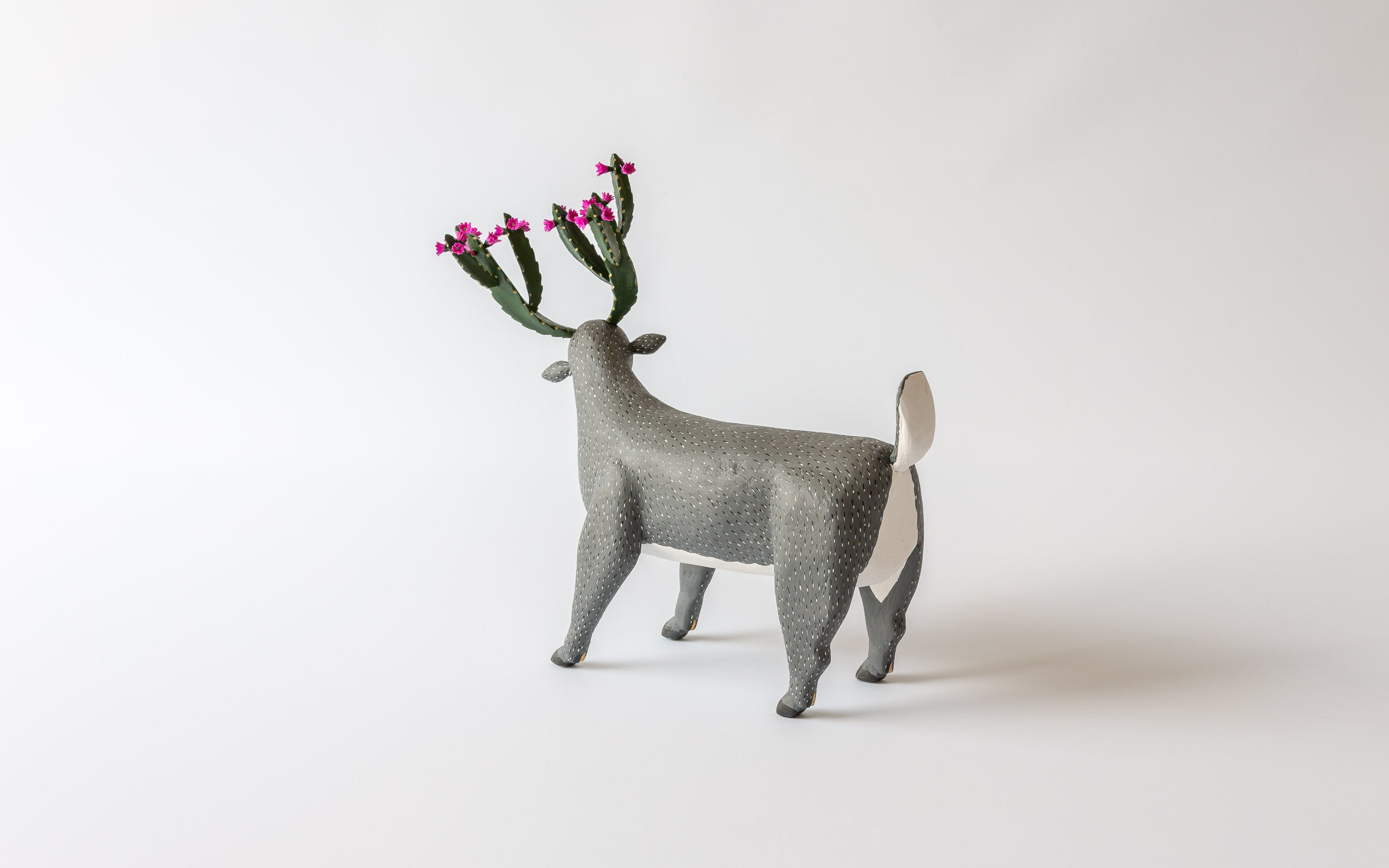 Der Hirsch mit Kaktus Geweih, Sicht von hinten.