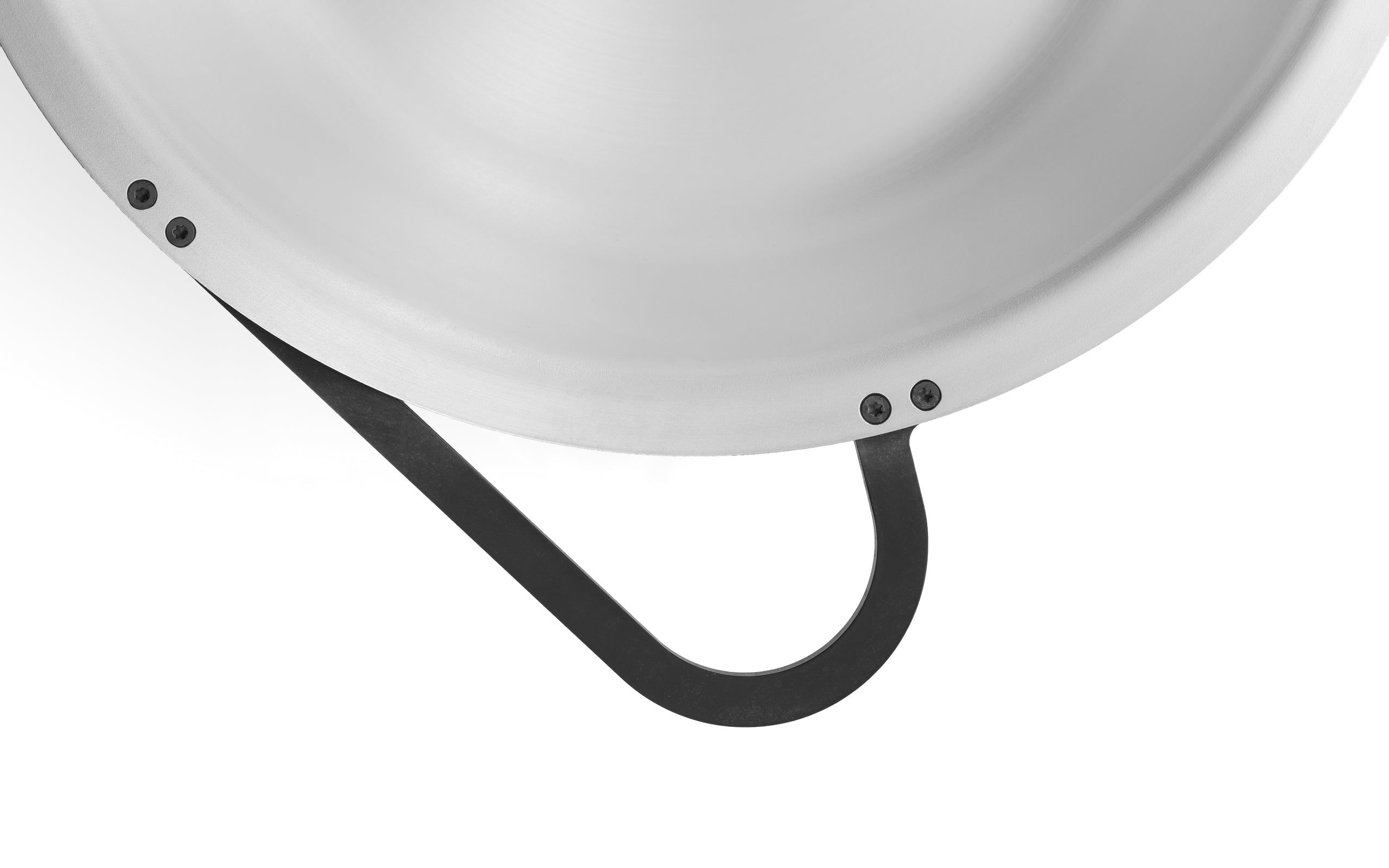 Griff Detail der tiefen Bratpfanne aus reinem Silber und Eisen.