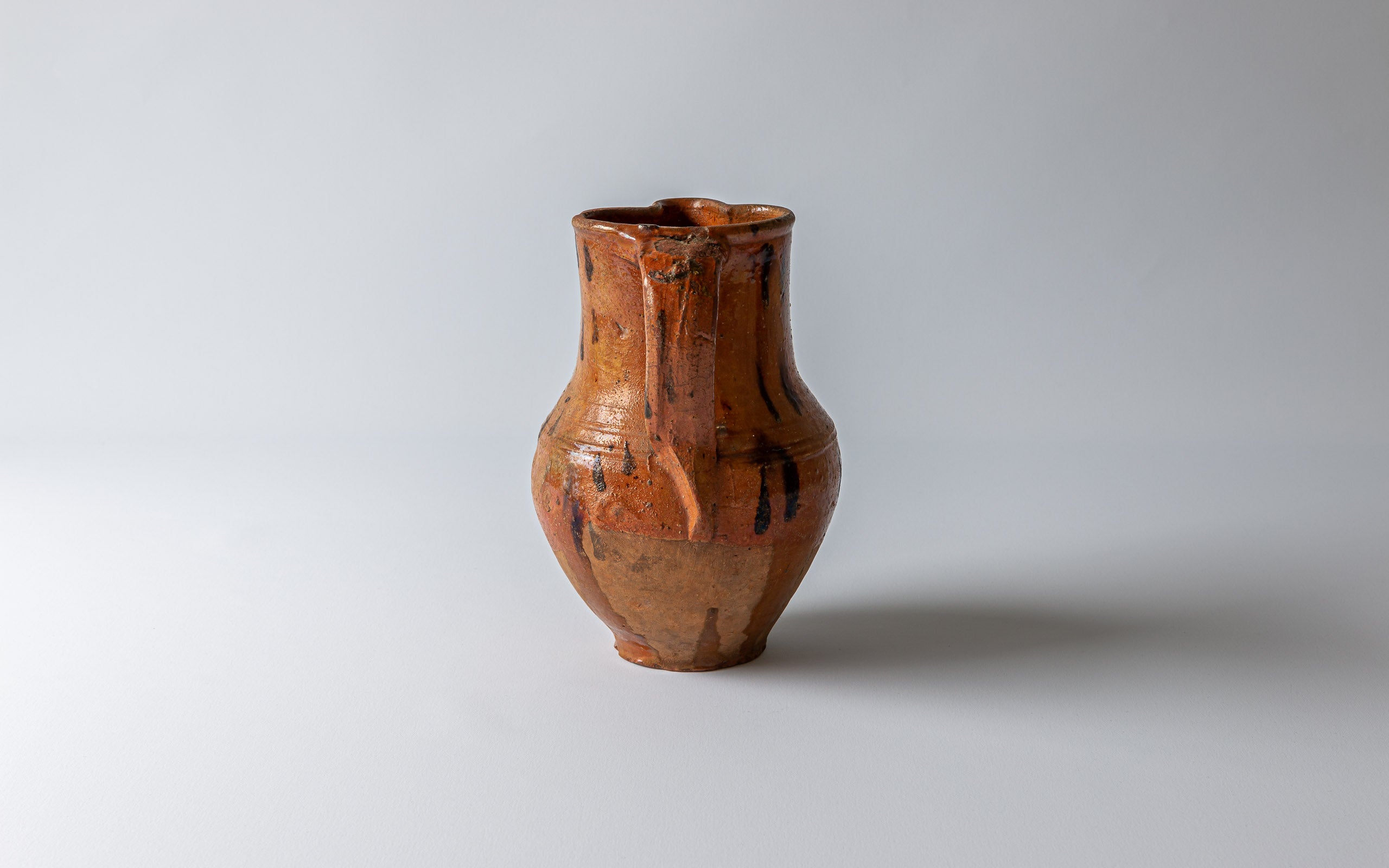 Vorratsgefäss mit Griff und honigfarbener Glasur, Süditalienische Keramik aus Basilikata