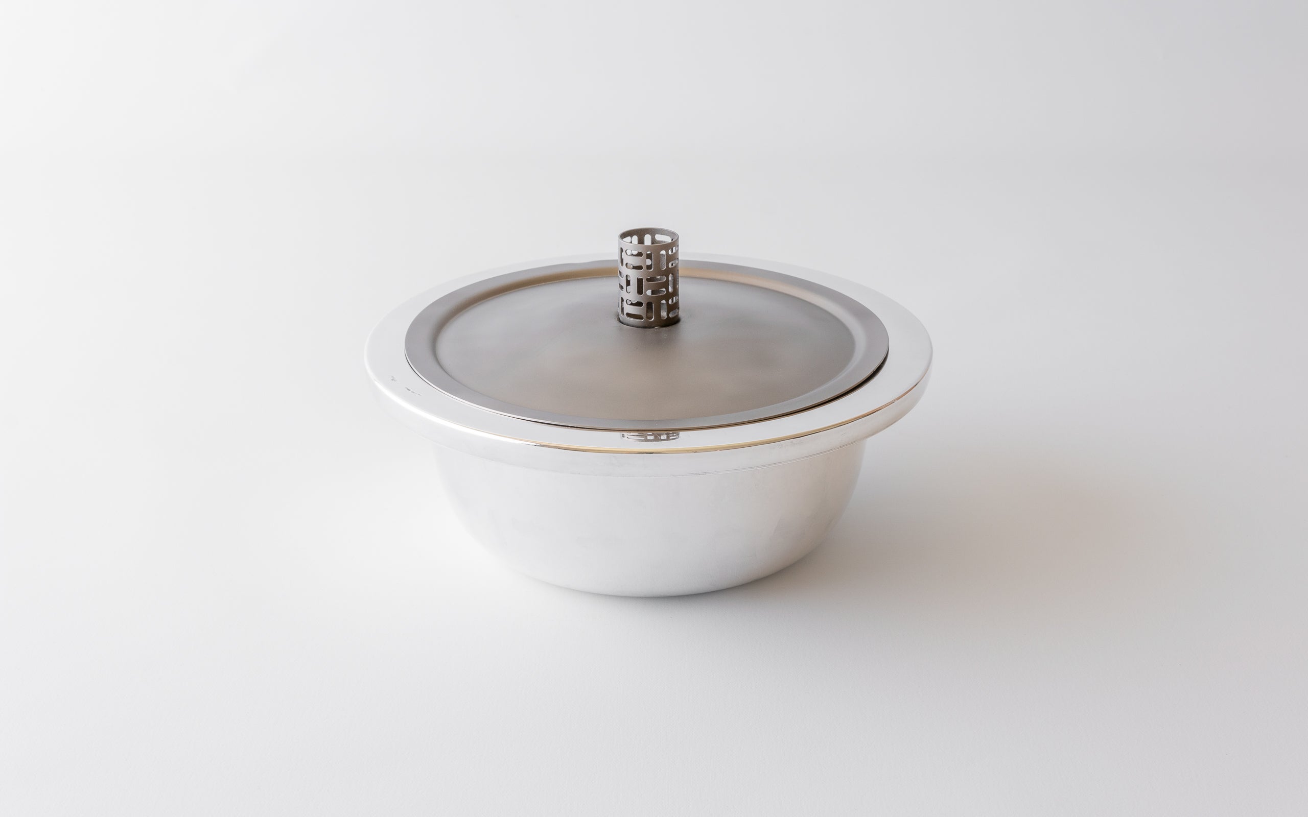Risottiera mit Deckel zum Kochen und direkt an den Tisch bringen.