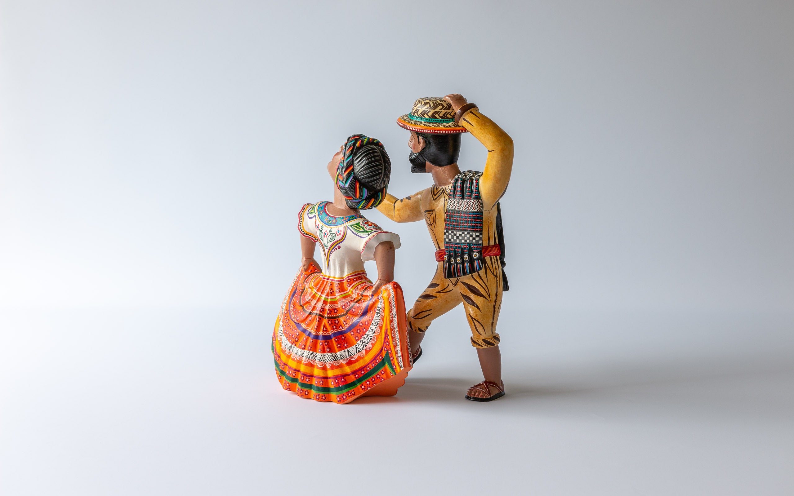 Traditionelle Tänzer: Weitere Sicht auf das Tänzer Paar