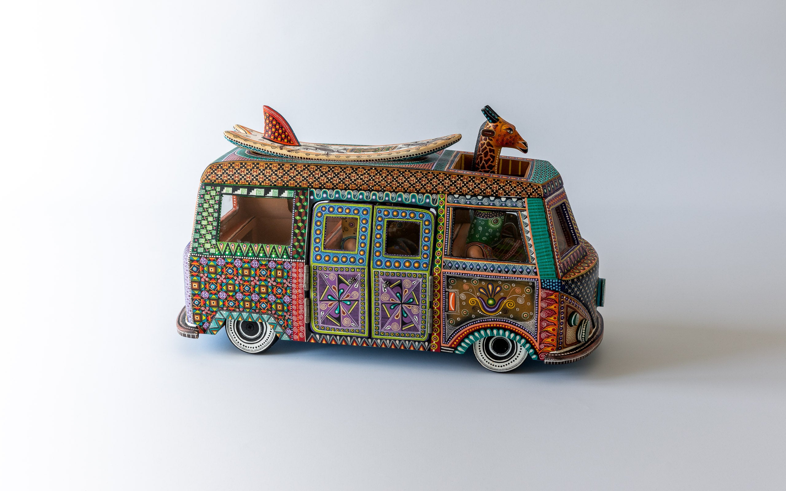 VW Kombi Surfen: Seitliche Sicht auf VW Kombi