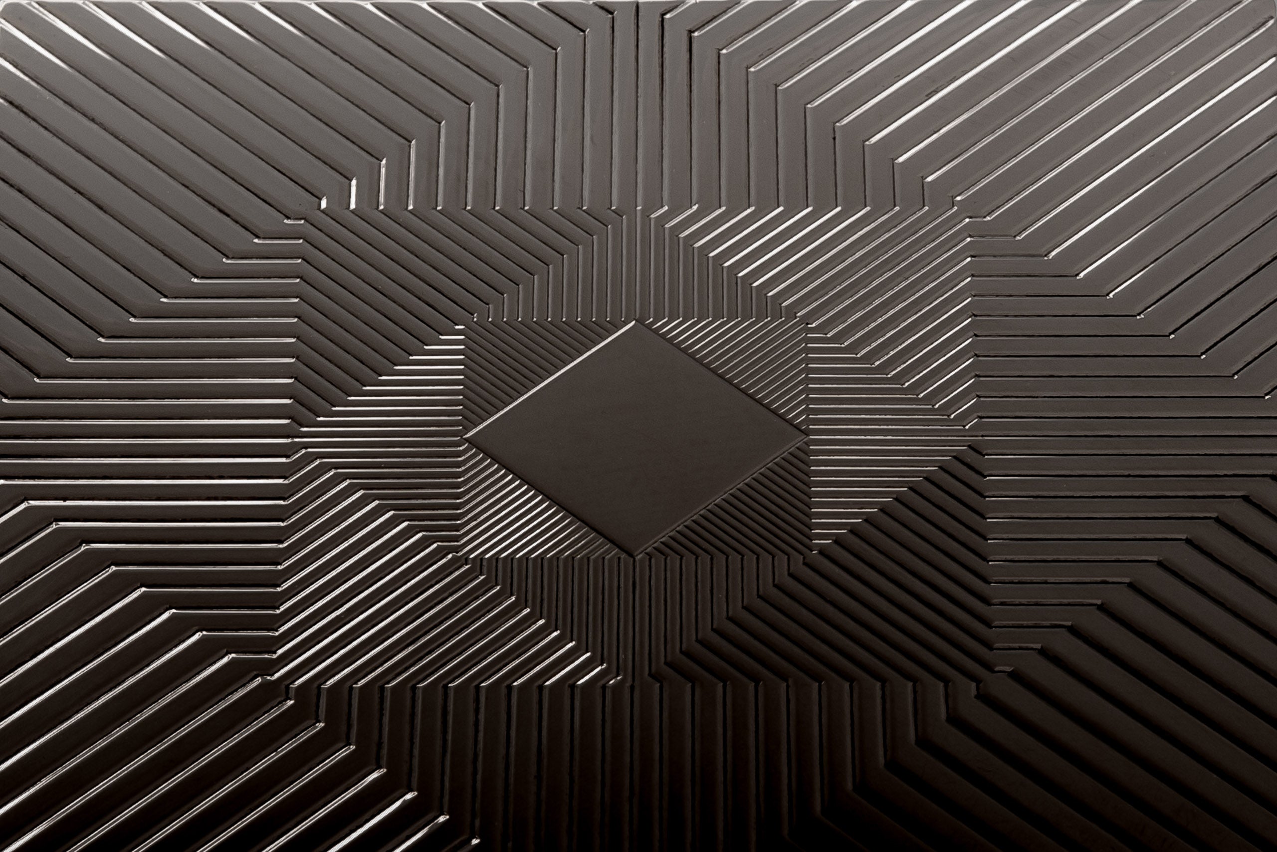 Guilloche Schachtel in 925 Silber mit geometrischem Design, Detail
